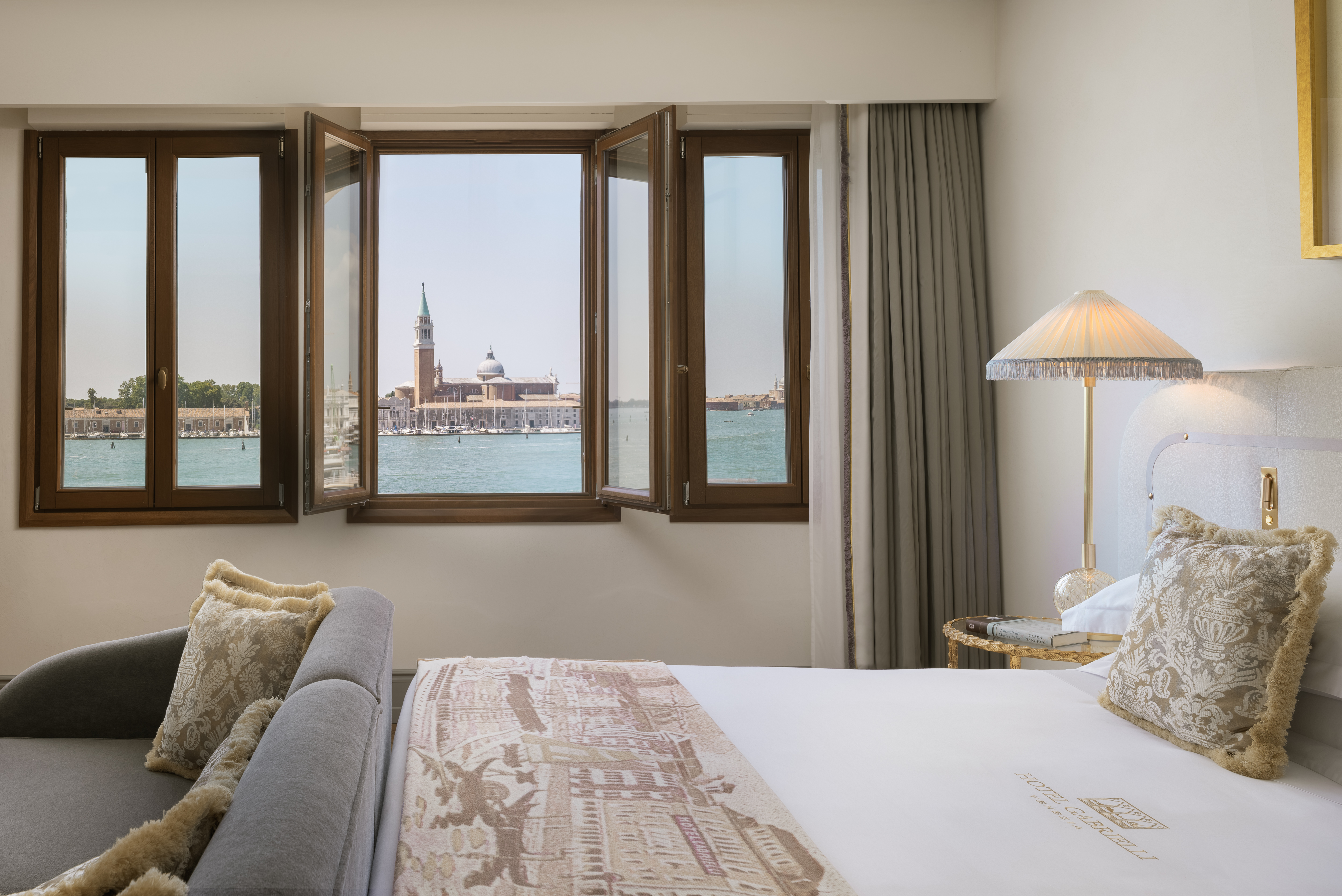 The Junior Suite with a lagoon view in Hotel Gabrielli, Venezia.