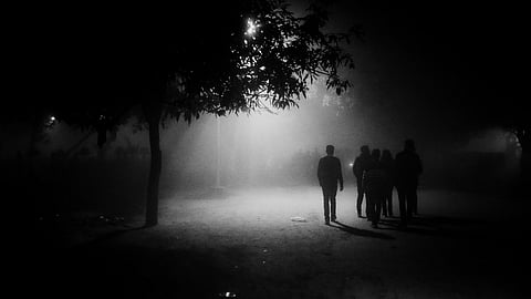Deserted roads in Indian cities often amplify women’s fear after dark, with safety confidence dropping sharply at night, as NARI 2025 highlights.