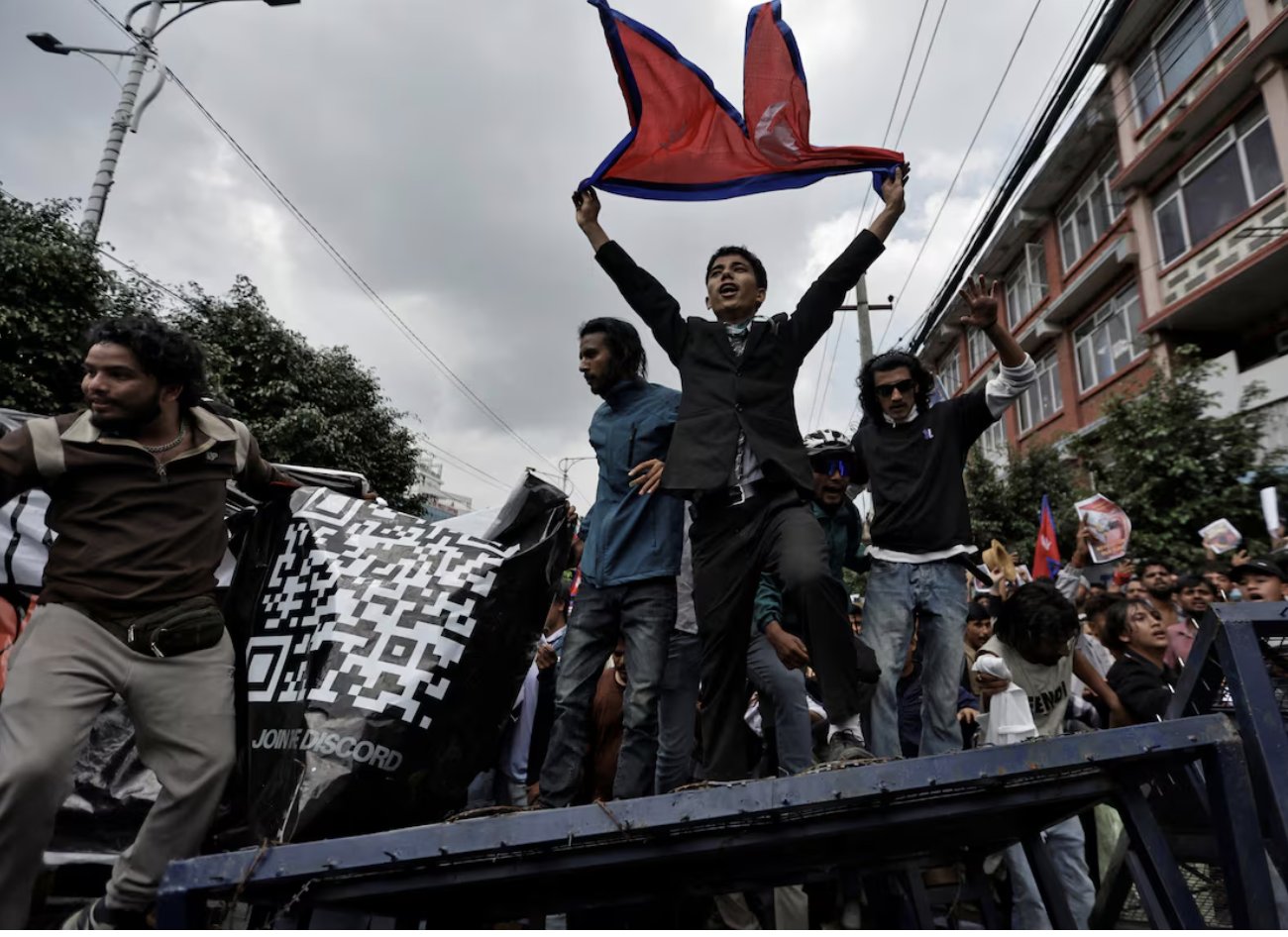 Scenes from the Nepal Gen Z protests - @logos_id/x
