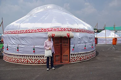 Ken Fairfax/Wiki Commons : Yurt camps in places like the Kyzylkum Desert allow travellers to experience nomadic heritage