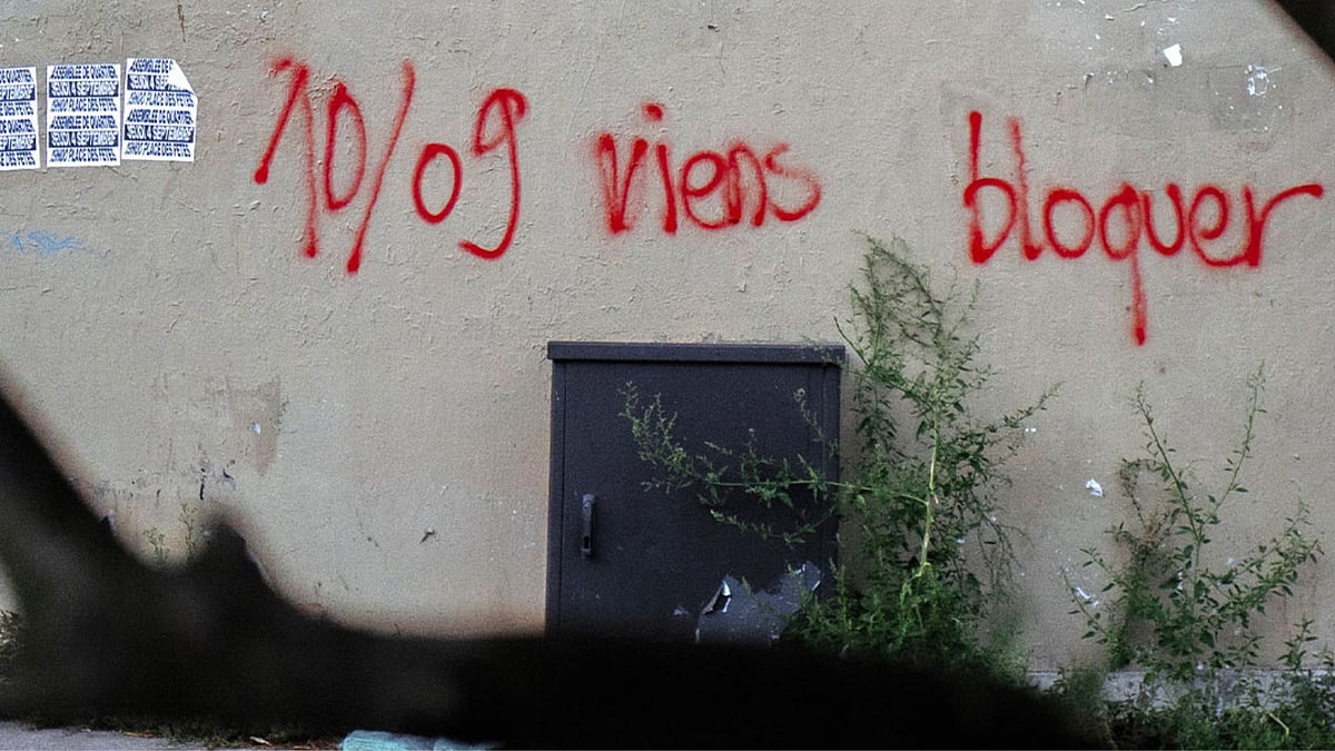 lemonde_en/Instagram : Protesters in Paris rally overnight as France braces for nationwide ‘Block Everything’ demonstrations, coinciding with Sébastien Lecornu’s appointment as prime minister.