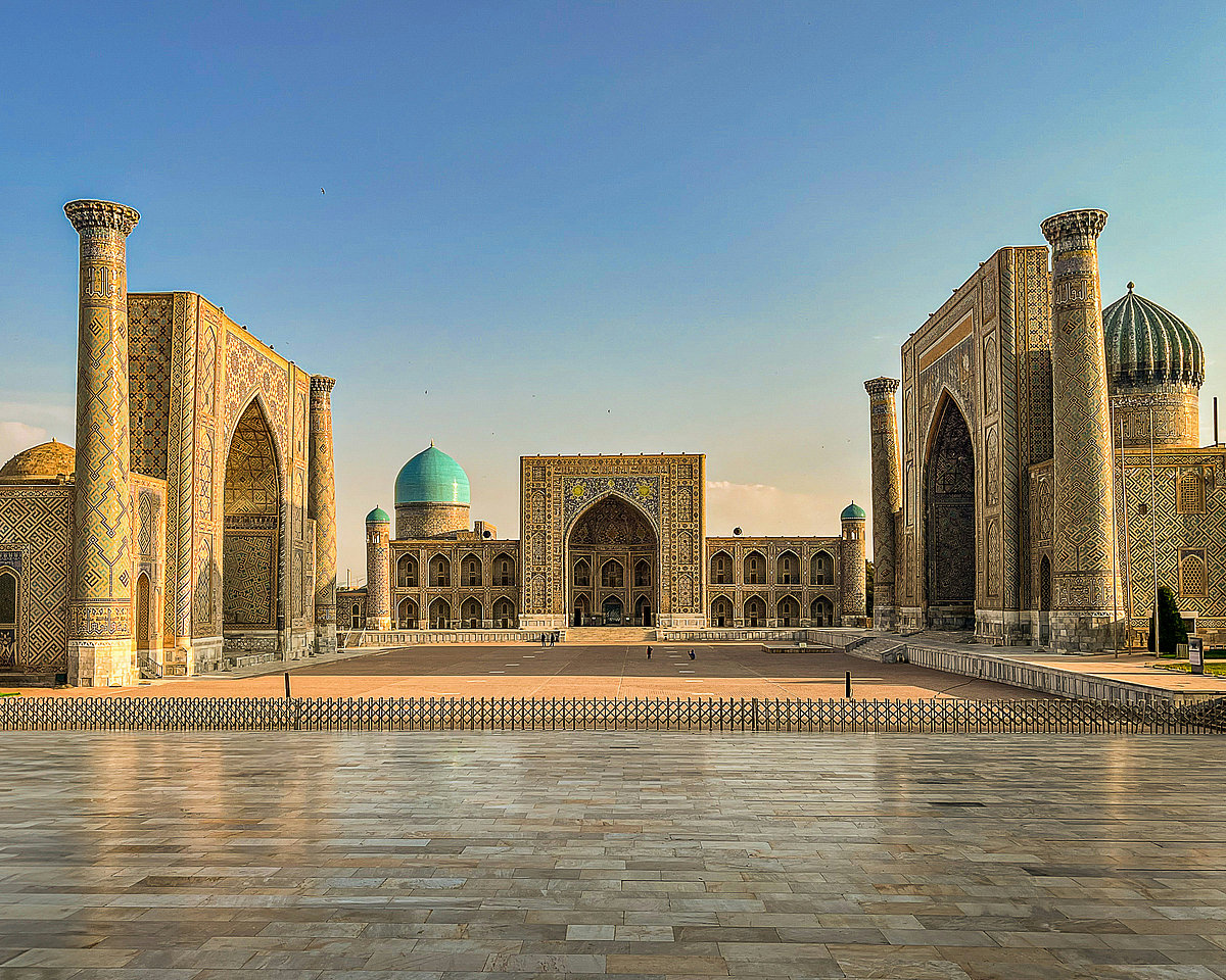 Unsplash : Uzbekistan, where Silk Road legends, blue-tiled domes, and timeless cities keep history alive. 