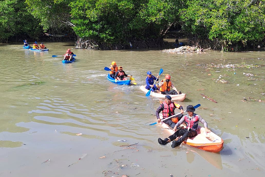 AP : Bali reels under heavy floods as travellers face delays and diversions. 