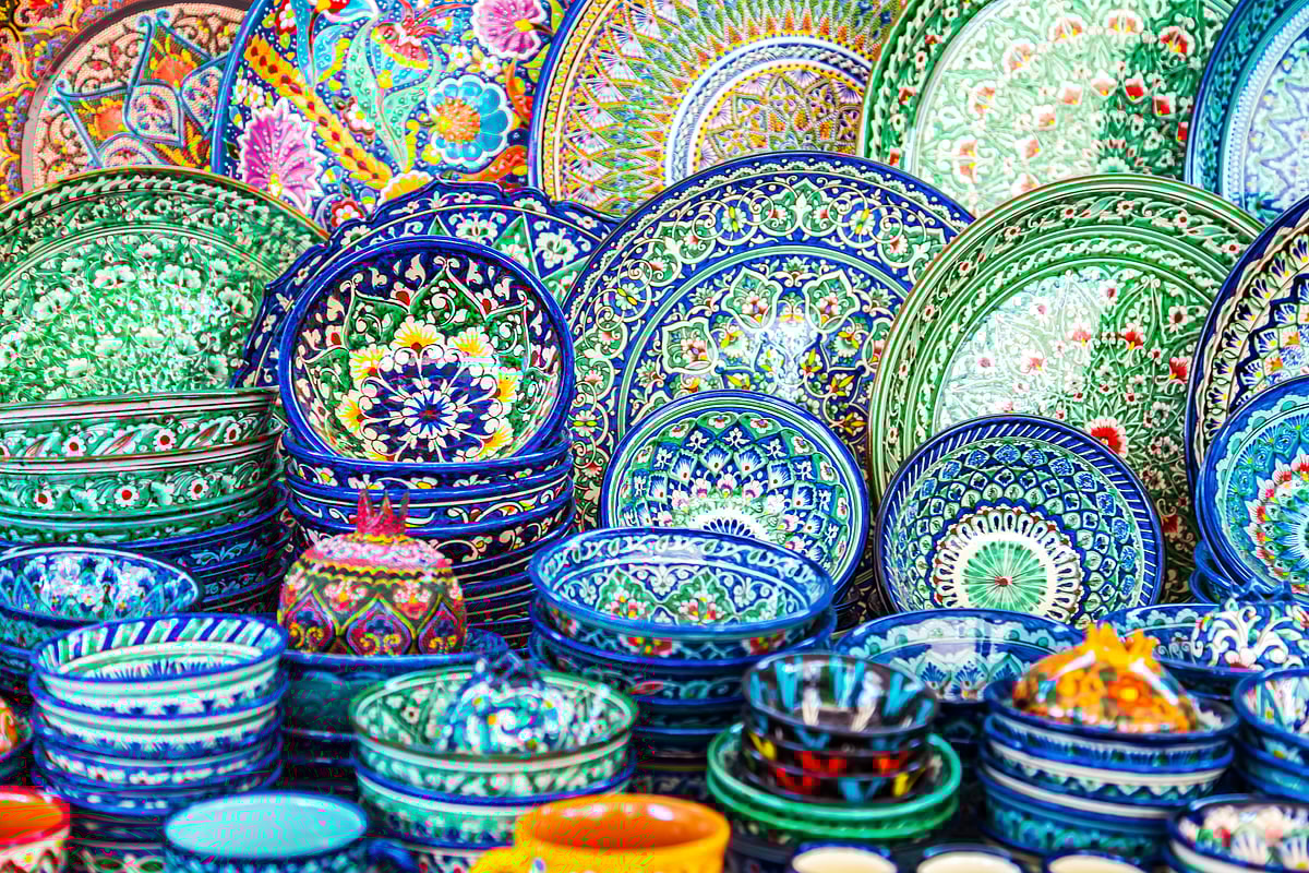 Multicoloured ceramic dishes with oriental ornaments at the Siab Bazaar in the ancient city. Samarkand, Uzbekistan