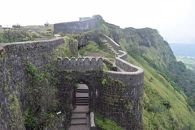 Shutterstock : At 923 m above sea level, Korigad offers a gentle climb