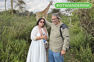 Author : With an elegant giraffe