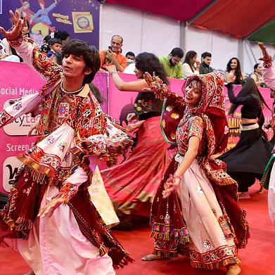 maan_garba_dance/instagram : Head to Gujarat to experience Navratri celebrations