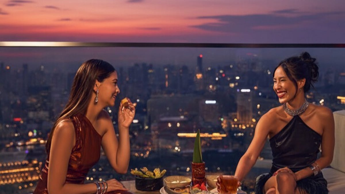 Sip cocktails above the skyline at Cé La Vi, Marina Bay Sands’ iconic rooftop bar