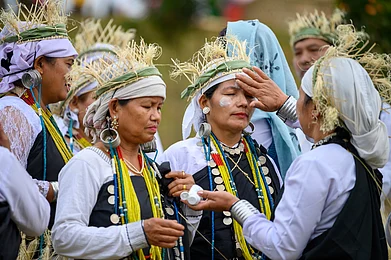 Shutterstock : Galo women ready to particiate in Mopin festival, Basar, Arunachal Pradesh