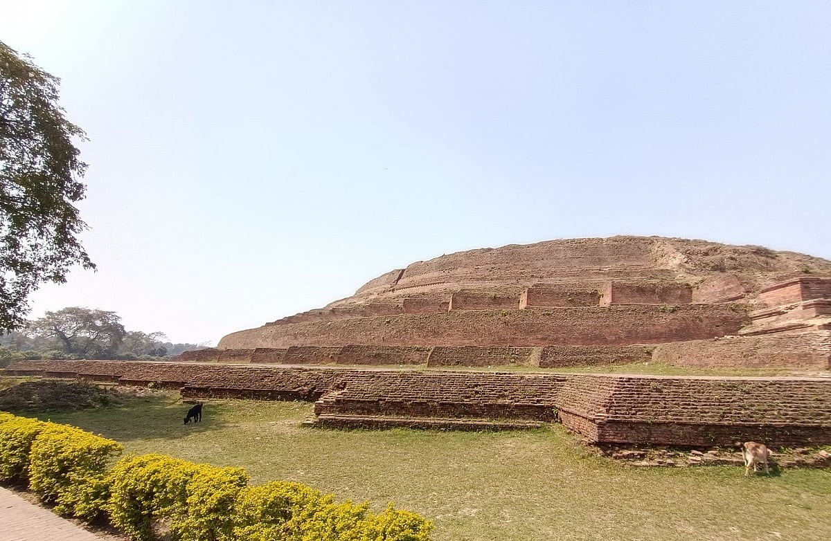 A view of Lauriya Nandangarh Stupa