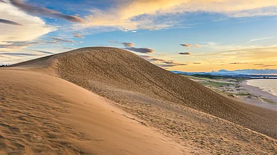 Shutterstock : Tottori, Japan sand dunes on the Sea of Japan