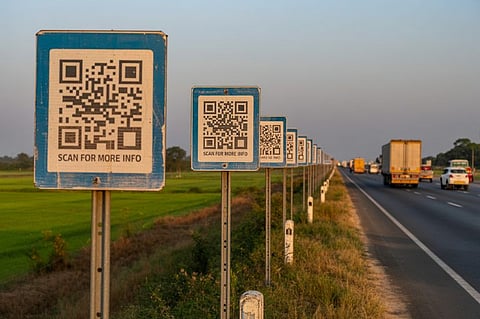 Boards placed at toll plazas, rest areas, truck lay-byes, and highway start or end points ensure maximum visibility and on-the-go support for travellers.