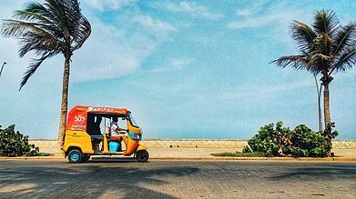 Unsplash : Enjoy sunshine and windy evenings at the Promenade, Pondicherry