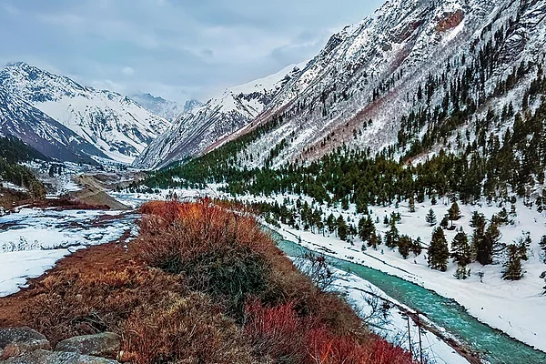 Shutterstock : Chitkul, the last village before the Indo-Tibet border