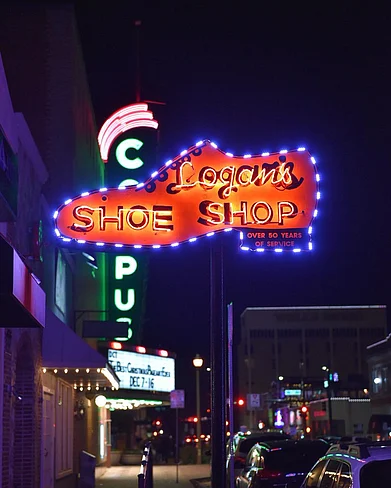 dallasphotowalk/Instagram : Logans Shoe Shop in Denton, Texas