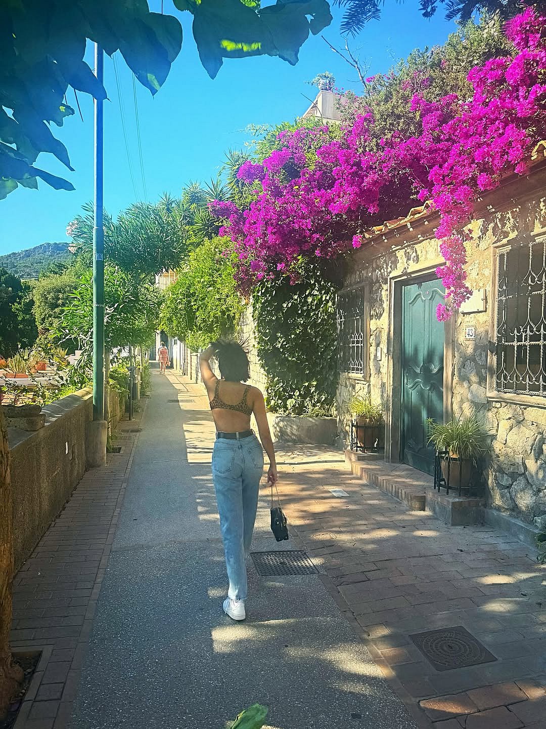 The actress in an Italian neighbourhood