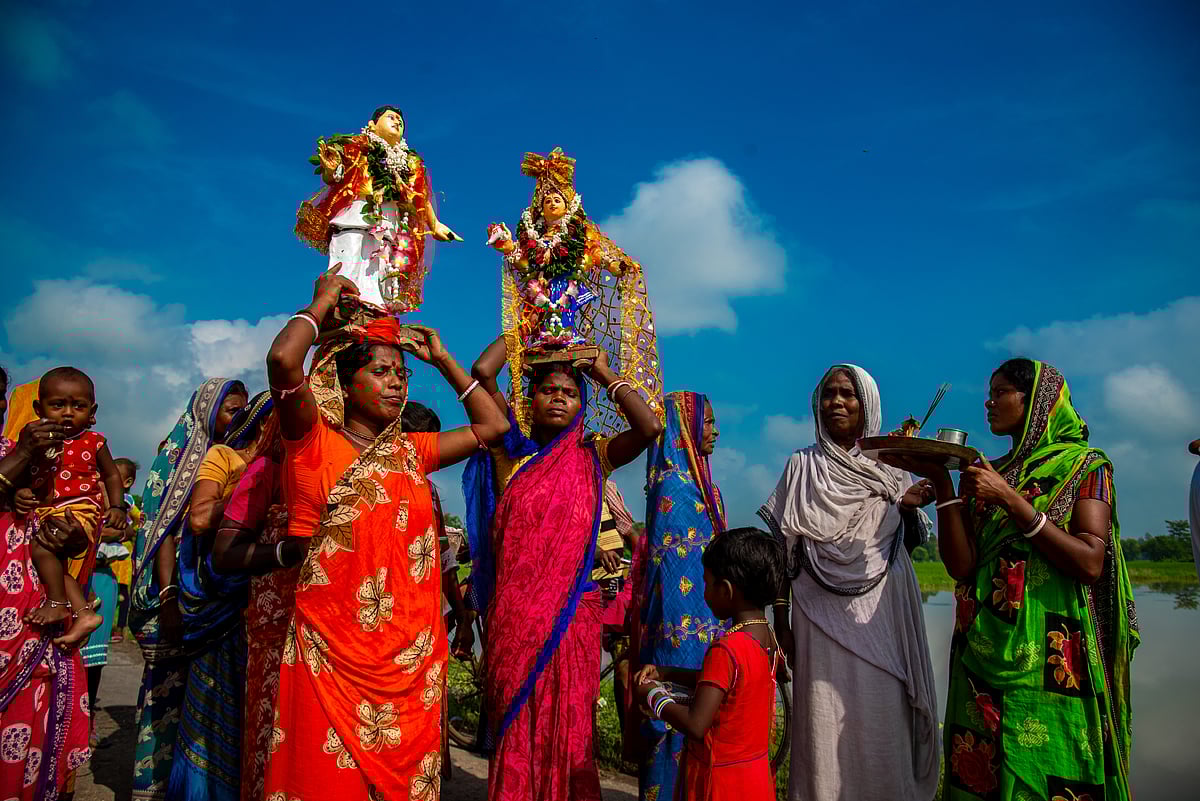 Debmalya Das : Women celebrating Bhadu Pujo in the remote village of Sarenga, Bengal