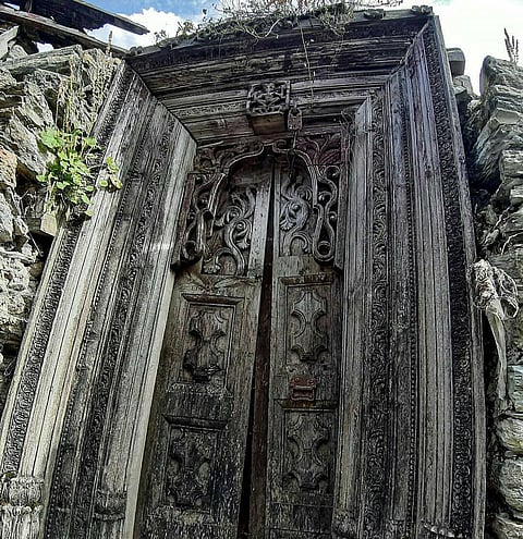 Enjoy the beautiful local architecture in Garbyang