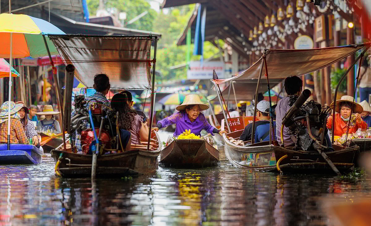 Women selling fruits at the Damnoen Saduak Floating Market, Thailand
