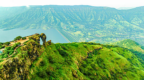 Mahabaleshwar, Maharashtra — A panoramic viewpoint overlooking lush valleys and the meandering Krishna River