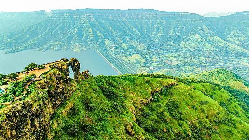 Mahabaleshwar, Maharashtra — A panoramic viewpoint overlooking lush valleys and the meandering Krishna River