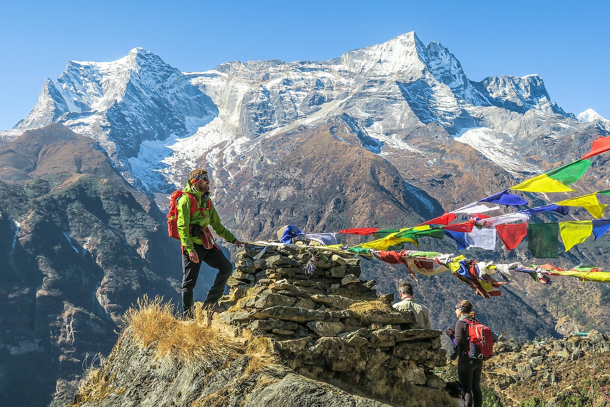 Unsplash : Trekkers around Everest Base Camp