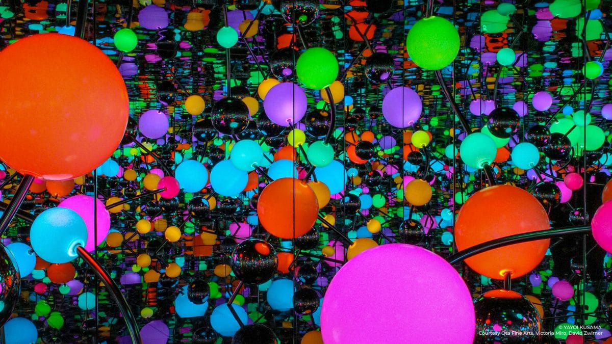 Step inside the Infinity Mirrored Room and be transported to a dazzling world of endless reflections, where light and space play in mesmerising harmony, creating an unforgettable sensory experience.