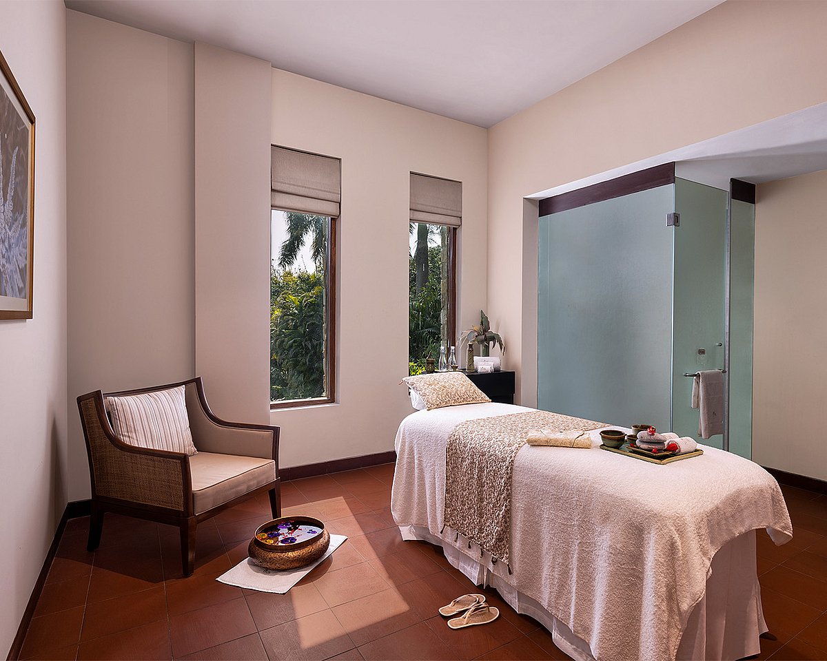Surrounded by the tranquil beauty of Jim Corbett’s natural landscape, the spa becomes a sanctuary