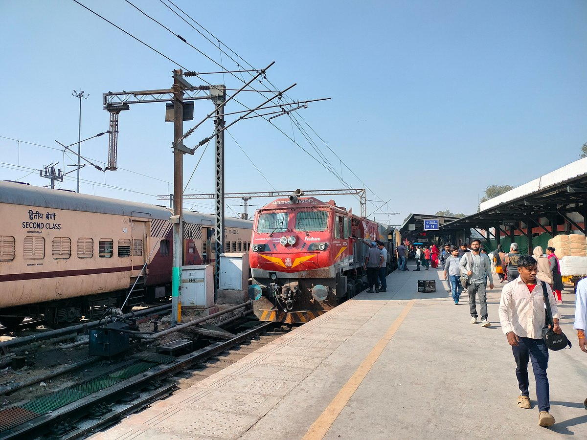Wikimedia Commons : Ahead of Diwali and Chhath Puja 2025, Indian Railways suspends platform ticket sales at 15 major stations