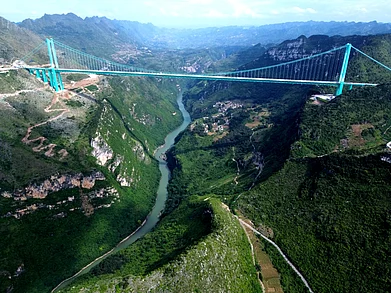 Glabb/Wikimedia Commons : China’s New Huajiang Grand Canyon Bridge