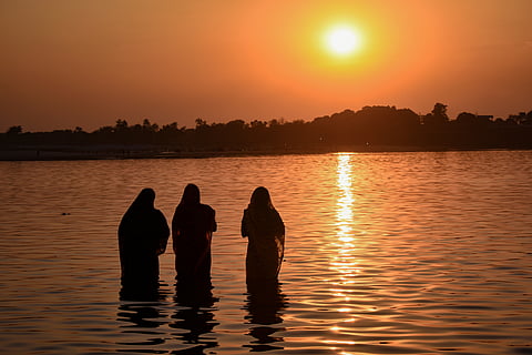 A serene sunset over Durgapur Barrage during Chhath Puja celebrations