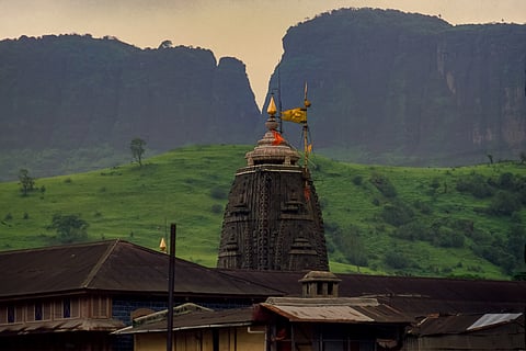 Another sacred Jyotirlinga near the Godavari’s origin, famed for ritual bathing at Kushavarta Kund and Maratha-style carvings.