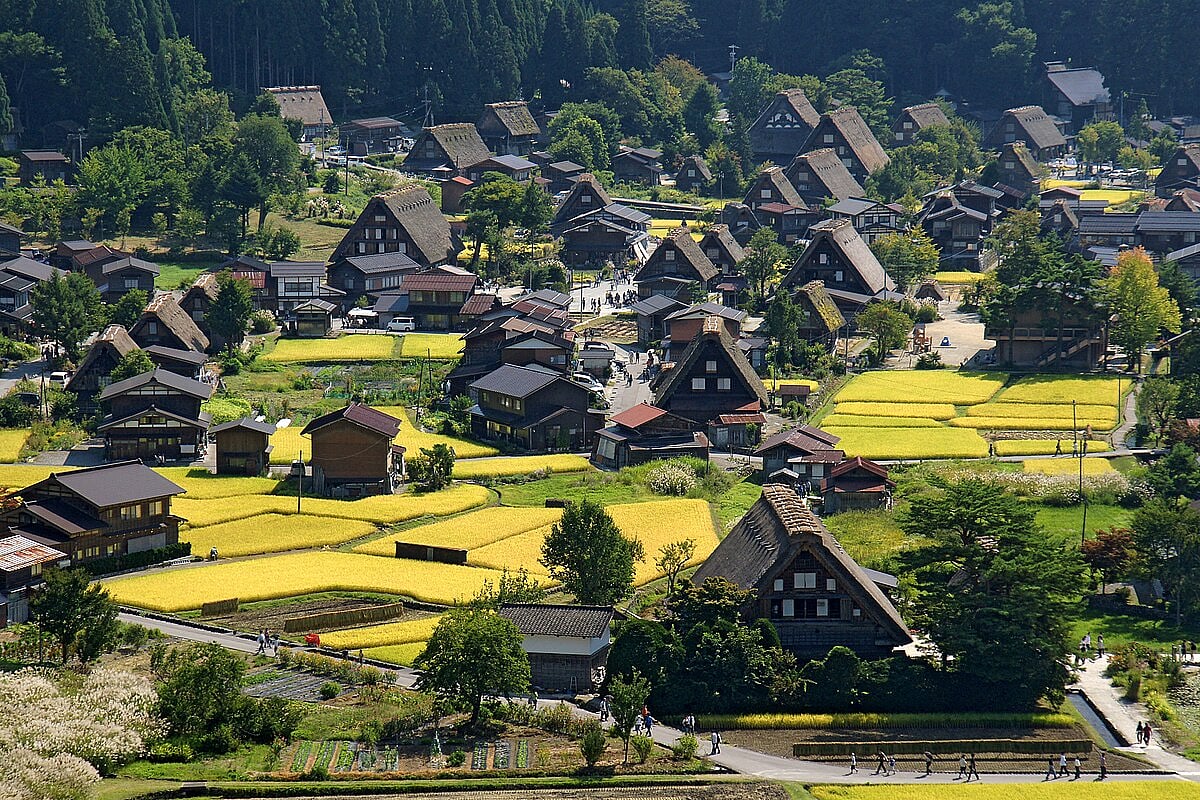 663highland/Wiki Commons : Declared a UNESCO World Heritage site in 1995, Shirakawa-go is recognised for its unique architectural heritage and the serene beauty 