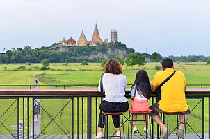 Shutterstock : A family enjoys their vacation in Thailand