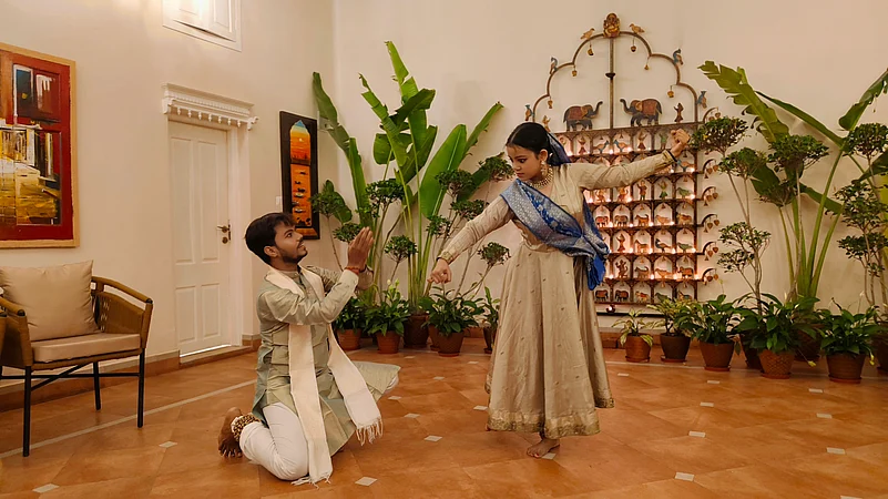 Dancers performing Kathak in the courtyard of Kashi Parampara