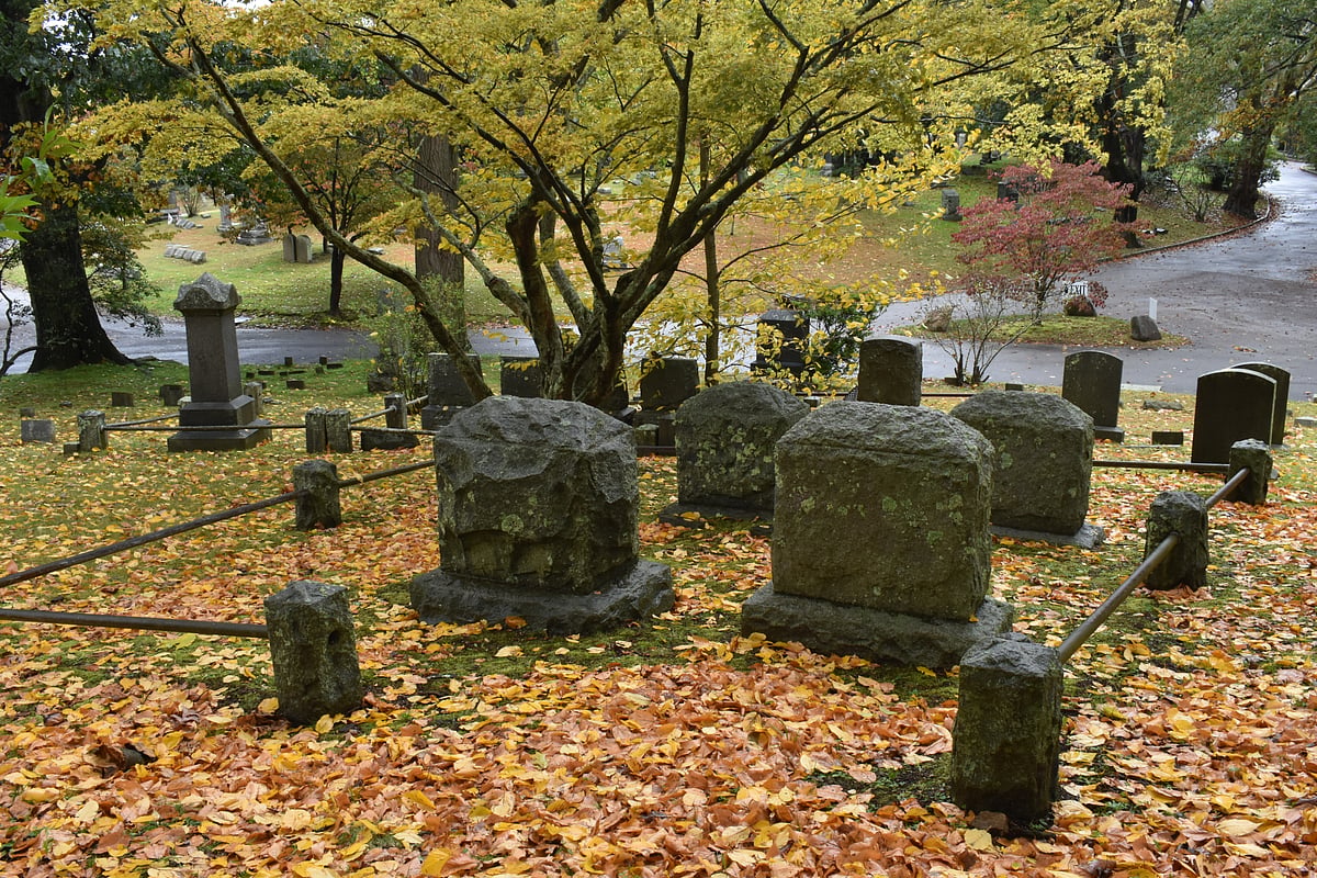 Sleepy Hollow Cemetery remains an active burial ground and historic site, home to the graves of Washington Irving and prominent American industrialists