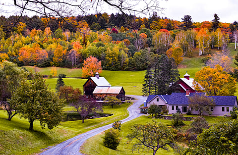 Autumn events across the Hudson Valley, including nearby pumpkin displays and theatrical storytelling, draw thousands of visitors every October