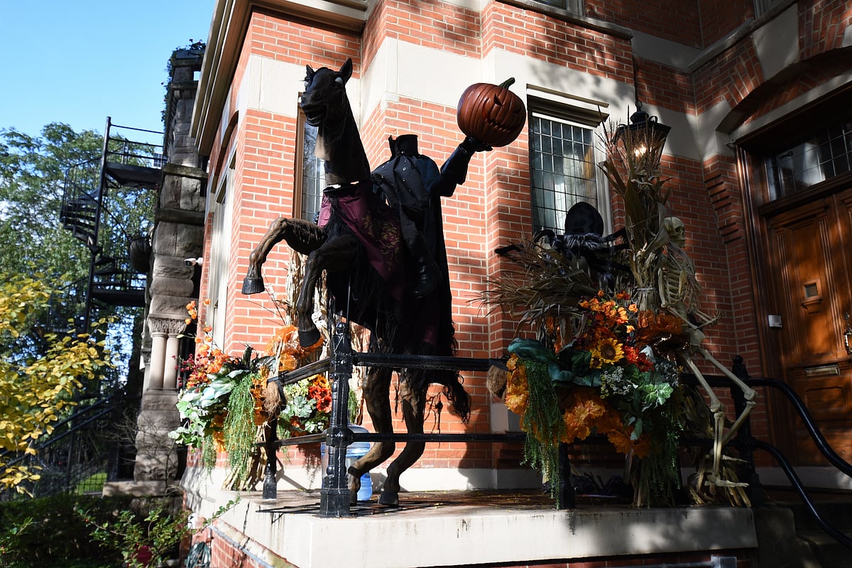 The Headless Horseman appears throughout the town—from police insignia to seasonal performances—reflecting Sleepy Hollow’s enduring folkloric ties.