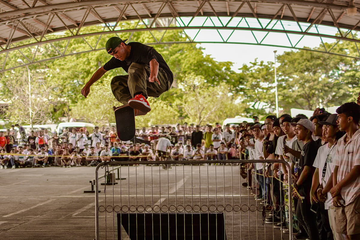 Shutterstock : A skater in Cebu City demonstrating his skill
