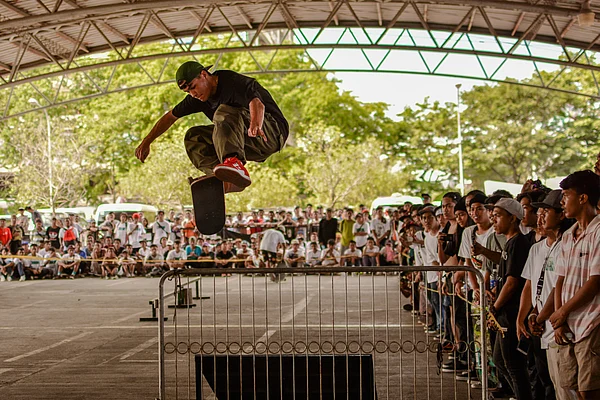 Shutterstock : A skater in Cebu City demonstrating his skill
