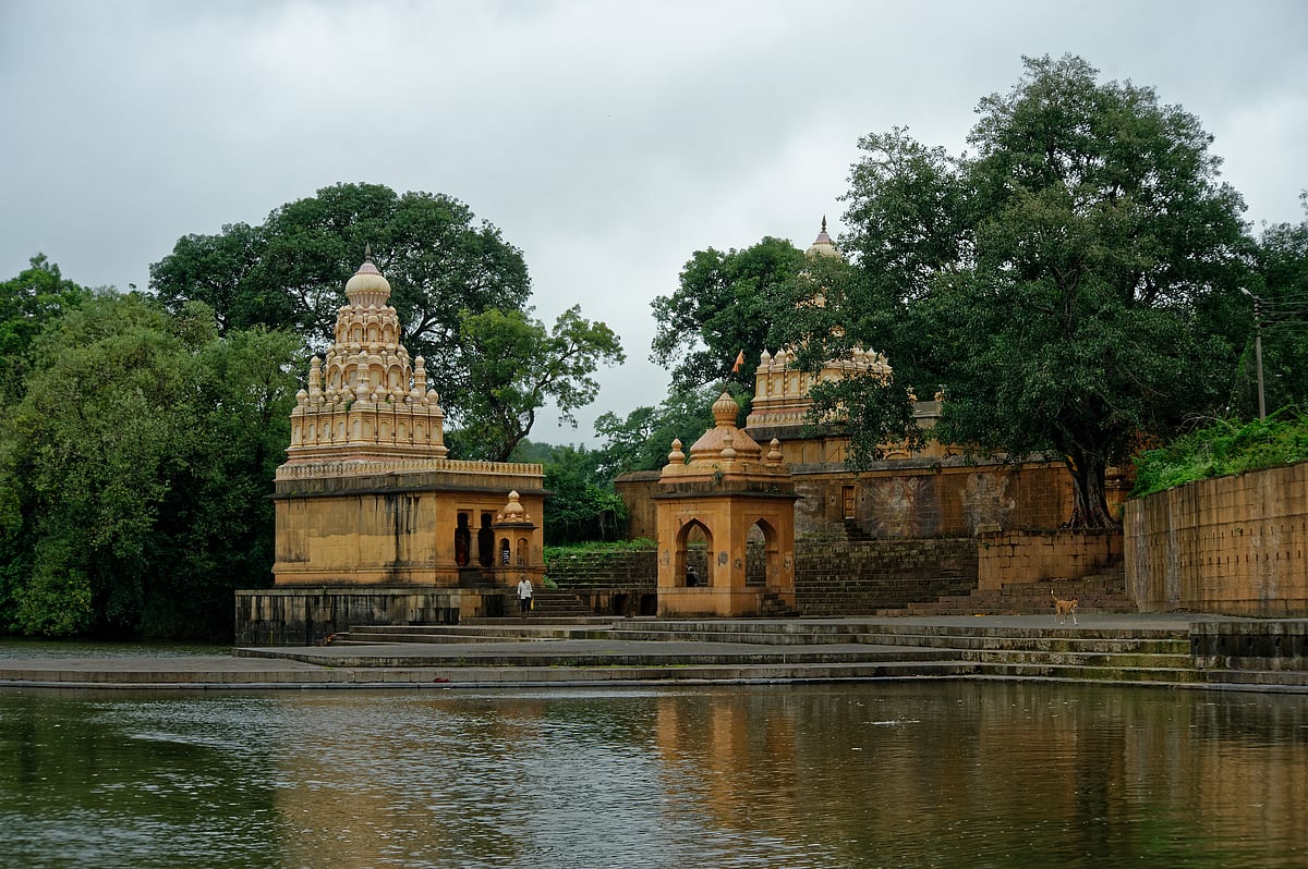 Temples in Wai
