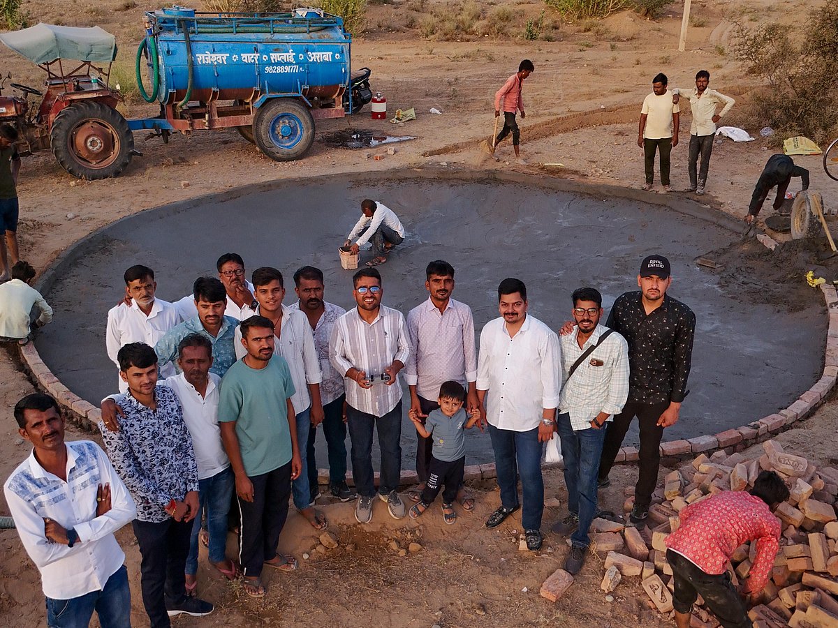 The local team involved in the construction and maintenance of khailis