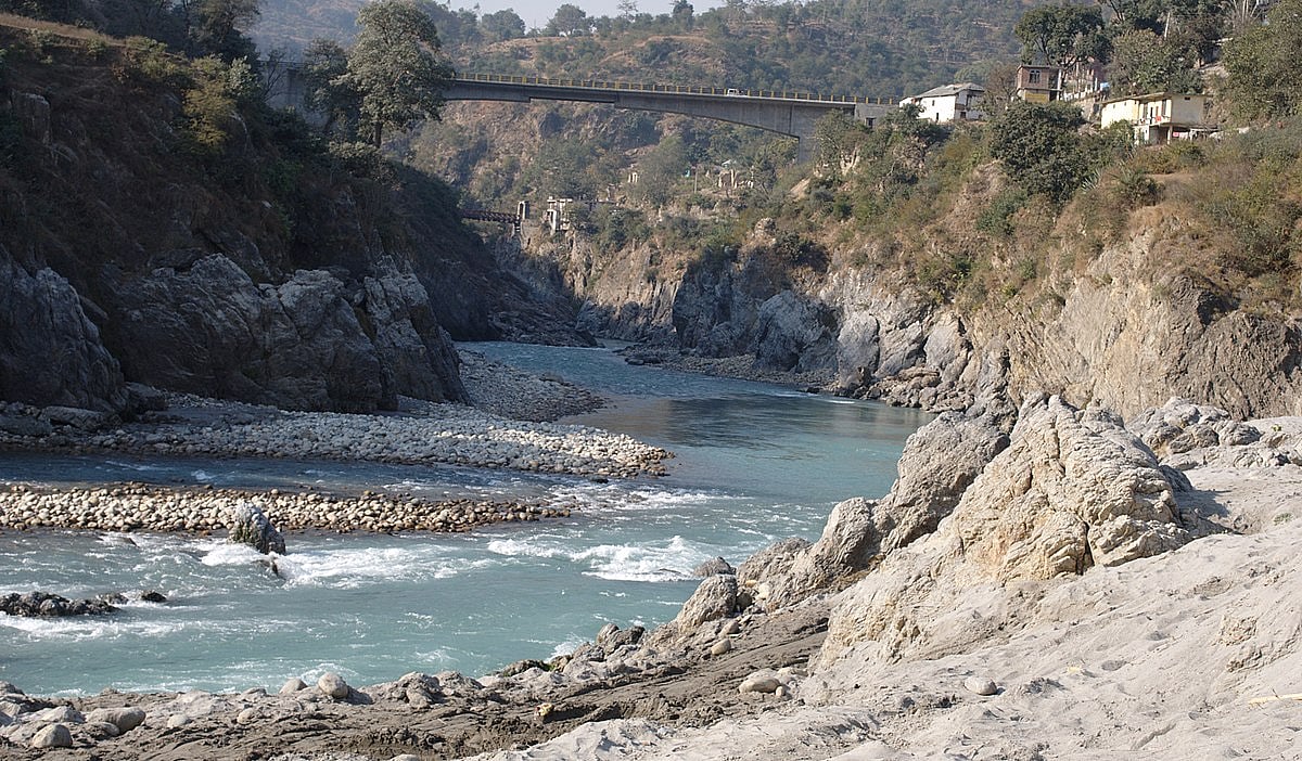 Tattapani hot springs next to Sutlej River