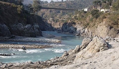 Tattapani hot springs next to Sutlej River