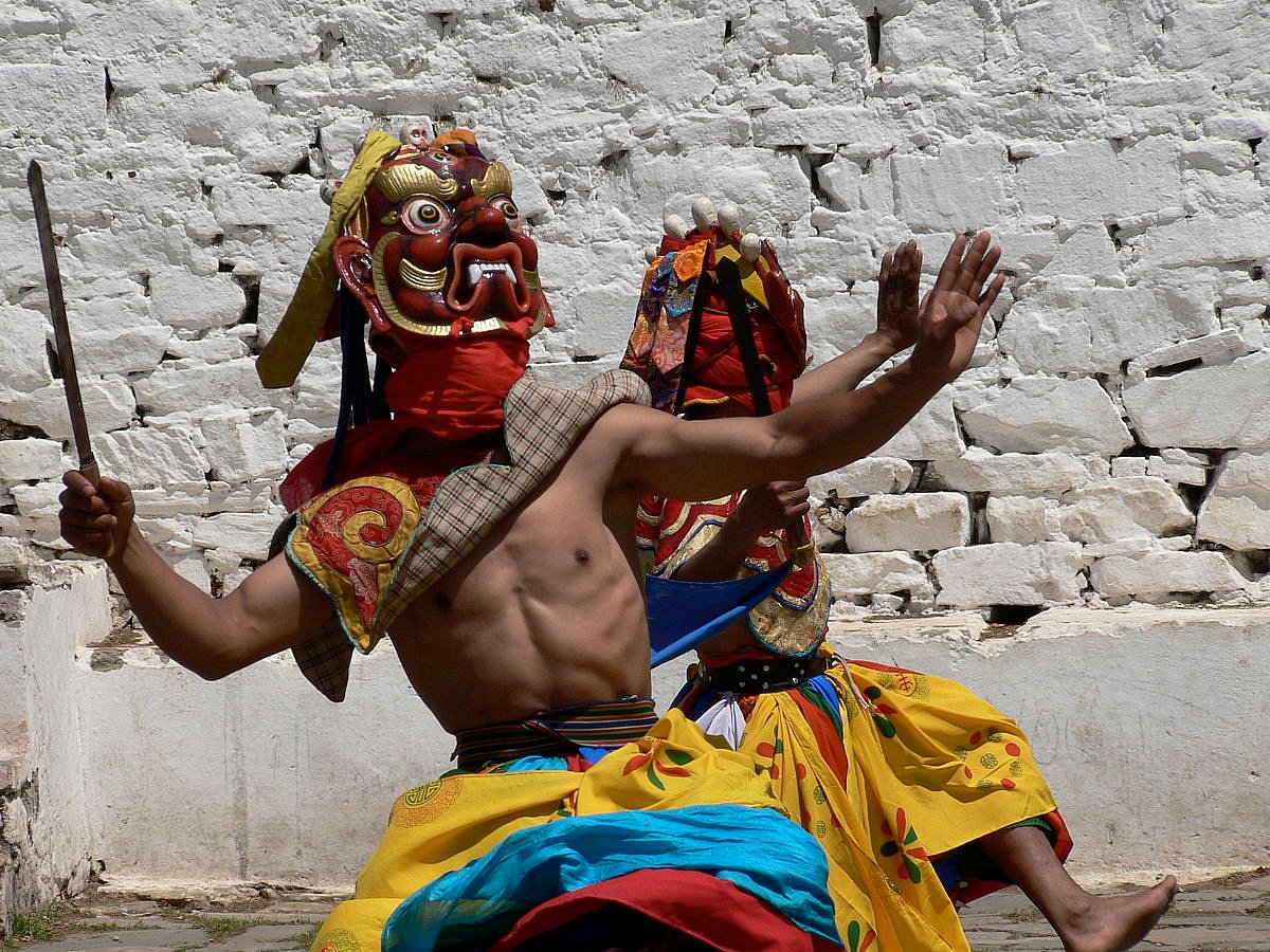 Dance of the Three Kinds of Ging with Sword, Paro Tsechu