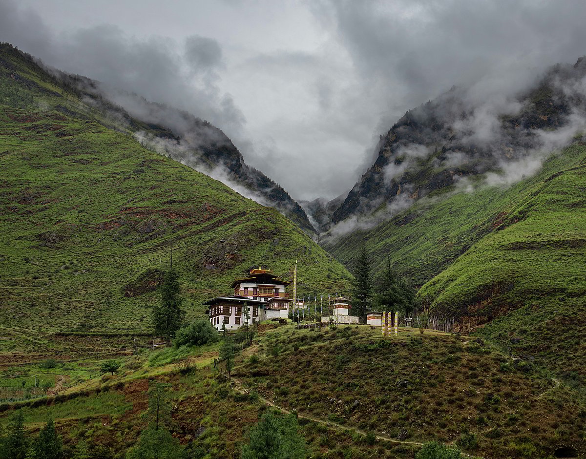 Unsplash : Bhutan’s ‘High Value, Low Volume’ approach keeps tourism mindful, ensuring the kingdom’s quiet beauty stays protected for generations.