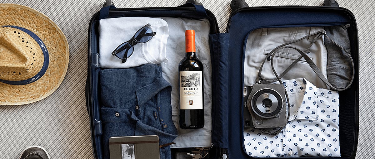 El Coto De Rioja : Carrying sealed liquor bottles is allowed on some train routes, but rules vary by state. Dry states prohibit transport entirely.