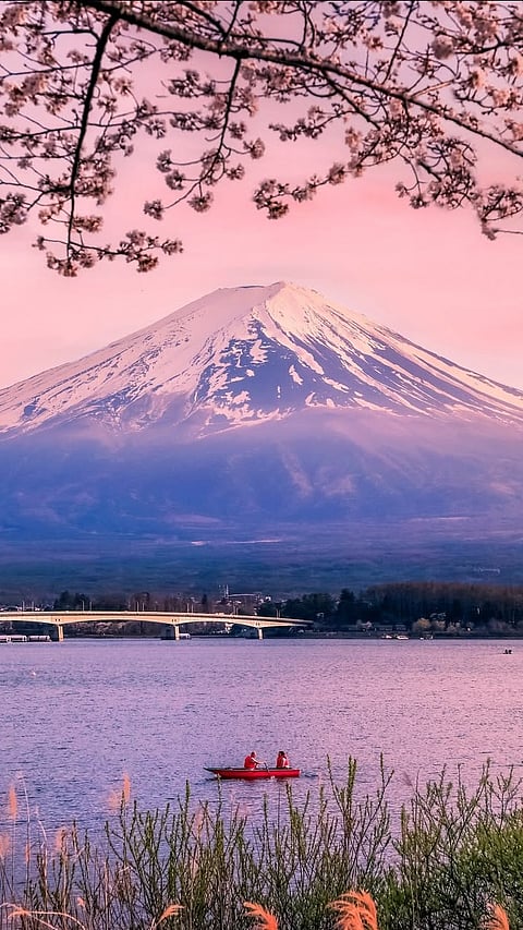 Dreamy sunset at Lake Kawaguchiko