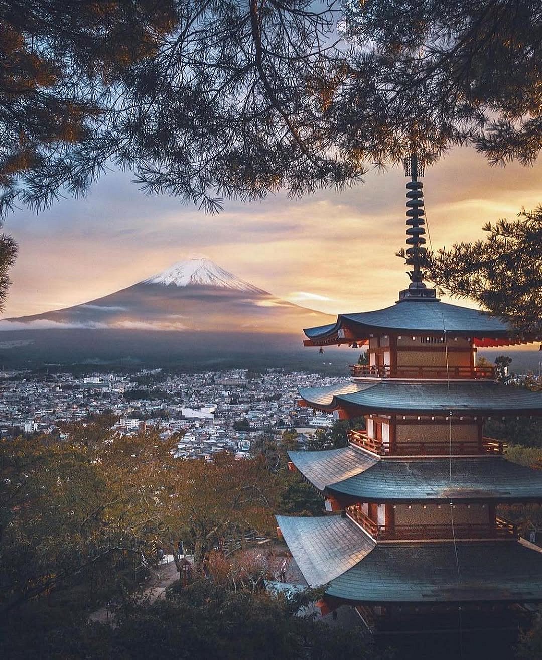 japan.explores/instagram : Sunset hour at Mount Fuji