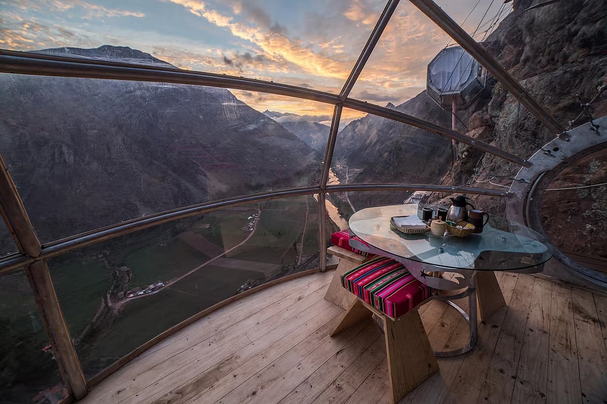 Sleep suspended above the Andes for an unforgettable adventure with views that redefine perspective.